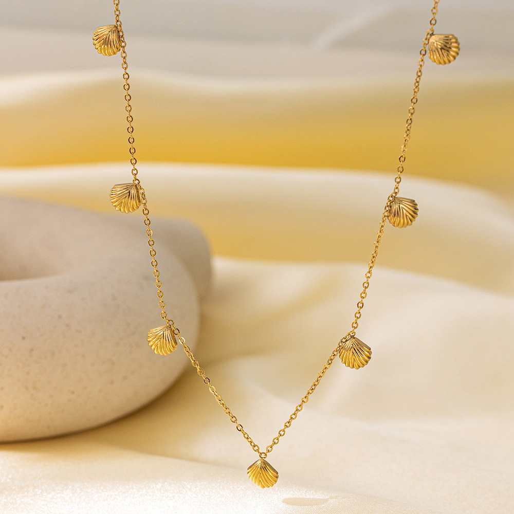 French Scallop Pendant Necklace in 18K Gold Plated